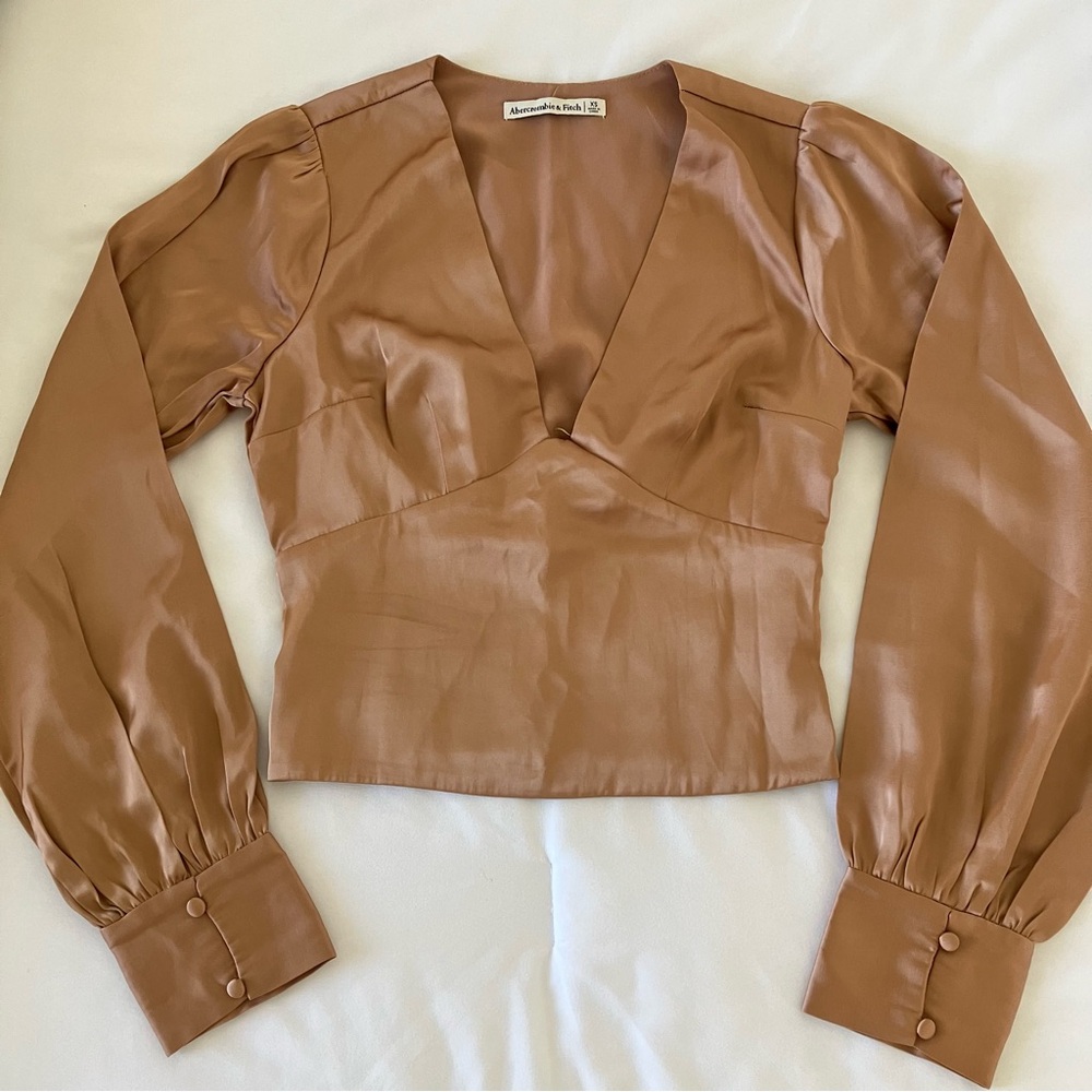 NWOT *abercrombie satin v-neck blouse*